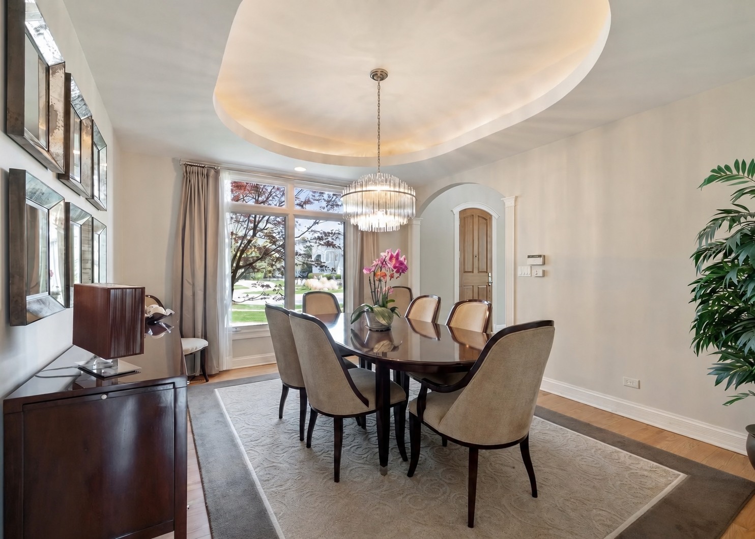 Real interior photograph of a recessed elliptical ceiling with a curved perimeter and concealed cove lighting